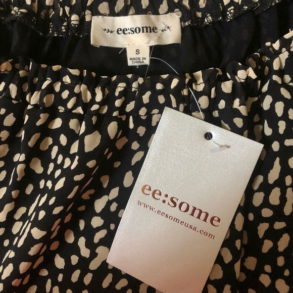 NWT Eesome Shorts Romper with Ruffles - Picture 4 of 5